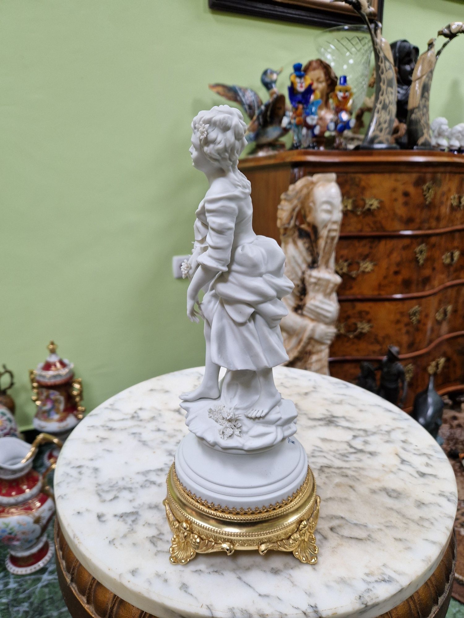 Страхотна антикварна  италианска порцеланова фигура Capodimonte