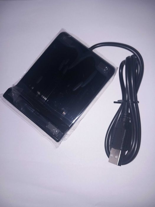Cititor de carduri pentru buletin cu cip electronic