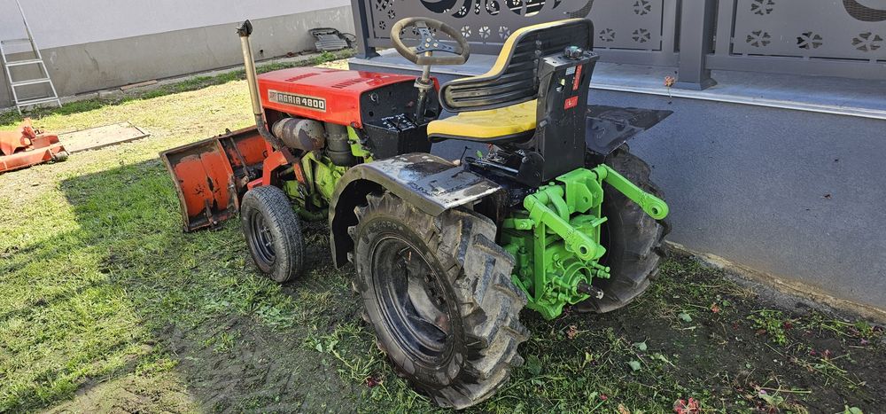 Tractoras agria cu lama pentru zapada
