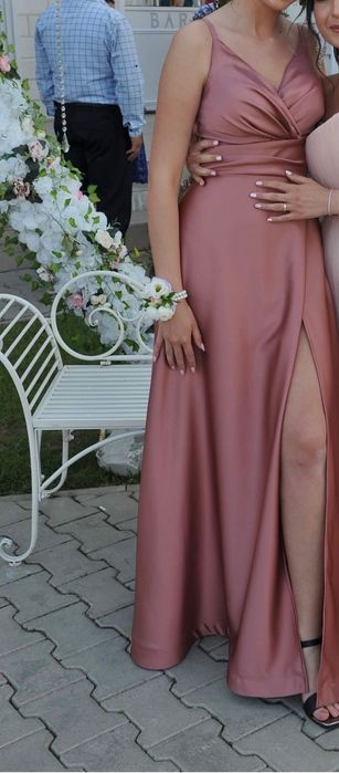 Vând rochie lungă roz plămâniu, mărimea 36-38