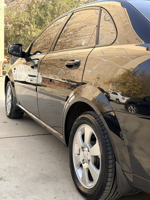 Gentra qora avtamat full hamma narsasi bor