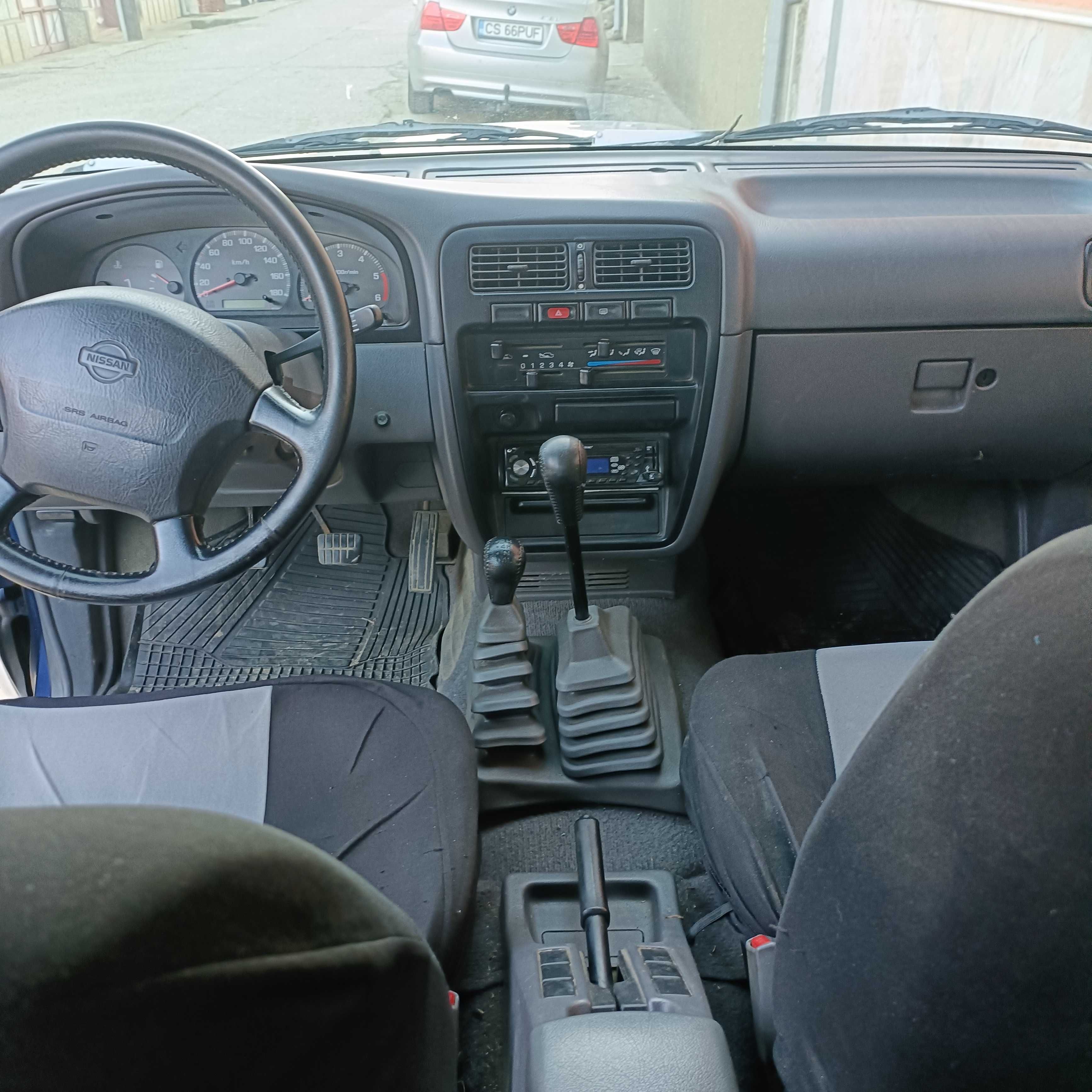 Vând Nissan Navara 1999