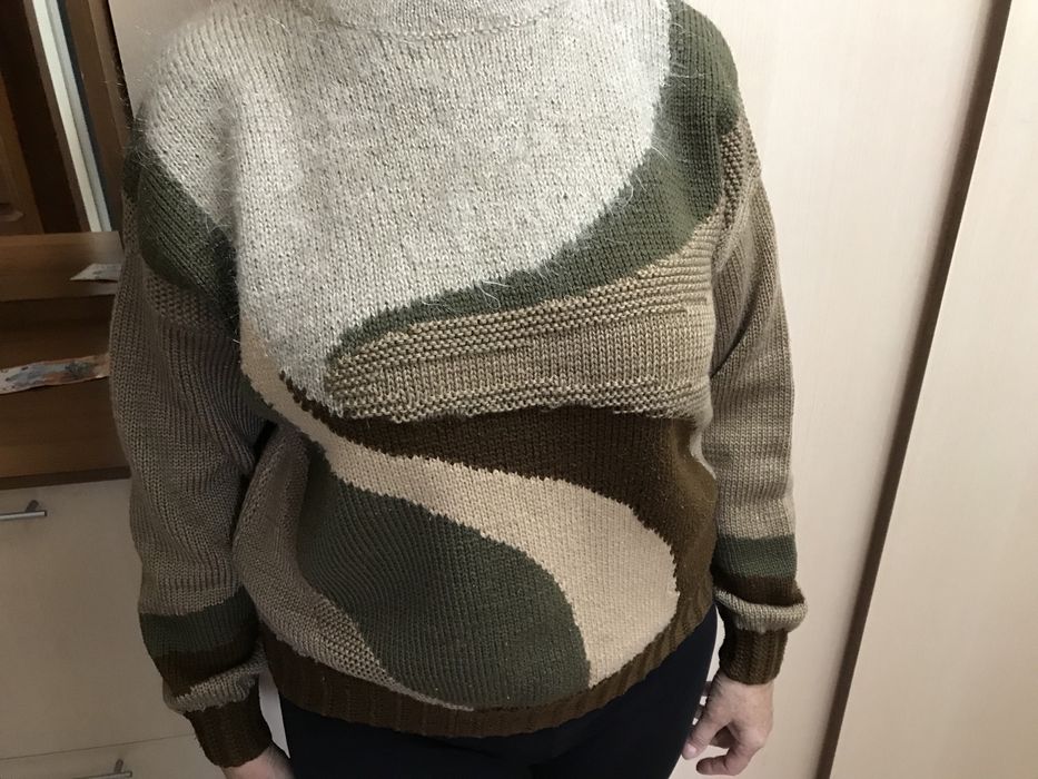 Продам пуловеры ручной  вязки и куртку за2000 тенге