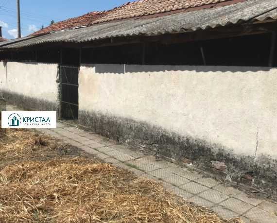 Масивна къща с пристройка в Кочево