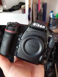 Nikon D850 18K + card 256Gb + ham din piele + 3 acumulatori originali