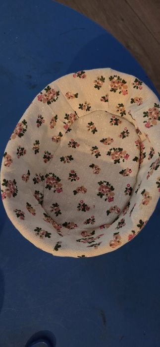 Чаши, чинии и прибори