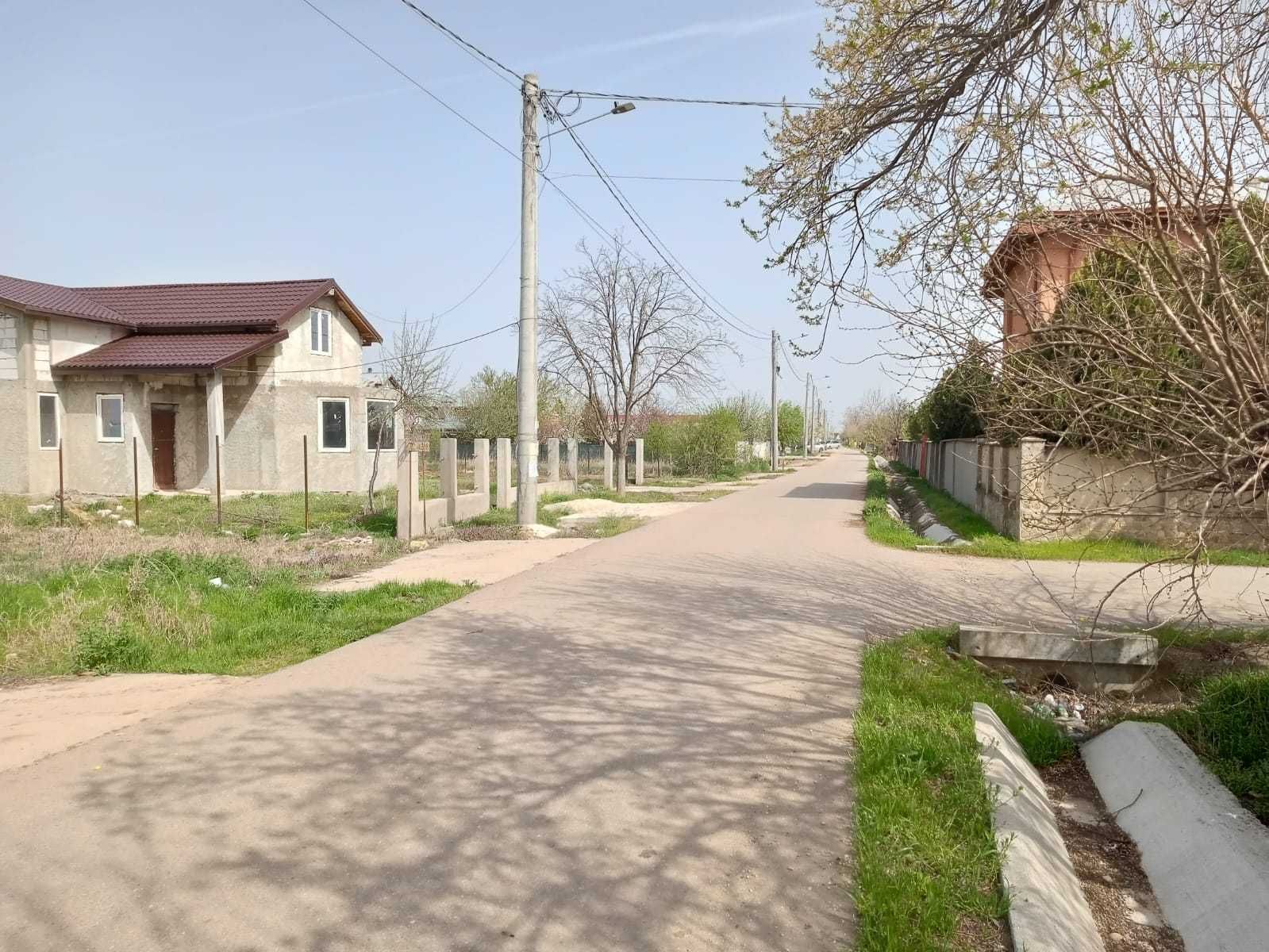 De vanzare casa cu etaj + teren in  comuna ADUNATII COPACENI .