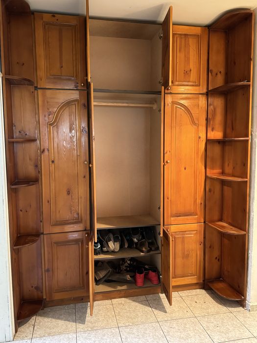 Гардероб дължина 200 см височина 250 см в отлично състояние дървен