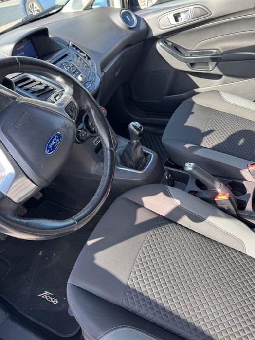 Vând Ford fiesta eco bost