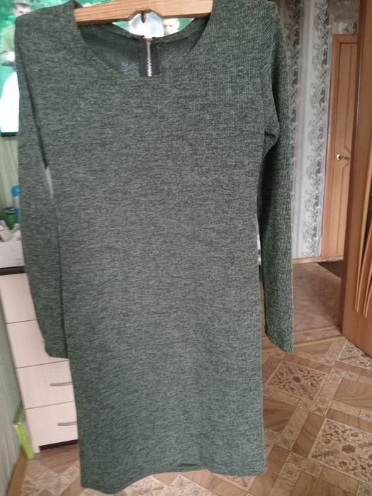 Продам  платье  тёплое новое