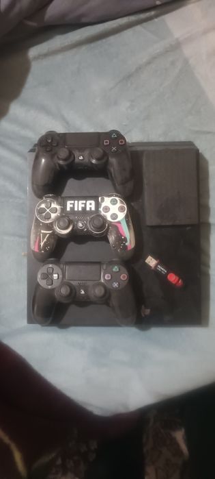 Ps4 srochno sotiladi arzon