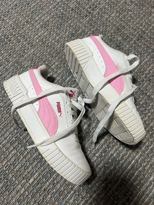 Vând adidași puma,pentru fetițe.