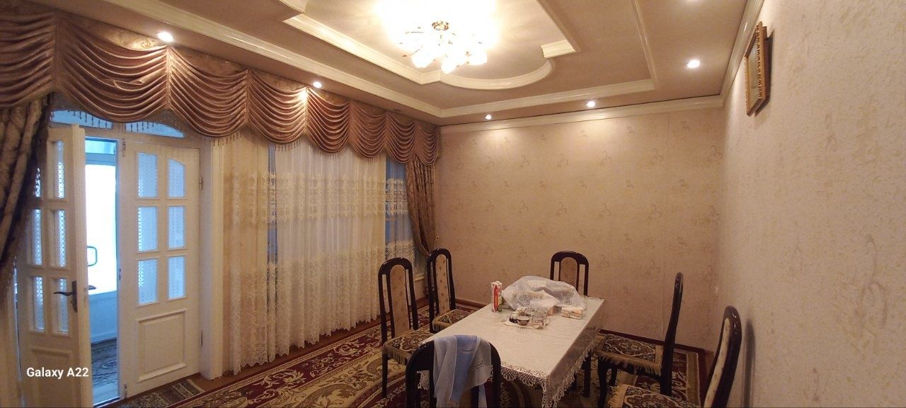 Продаётся  дом(земля) в центры. 3 соток.