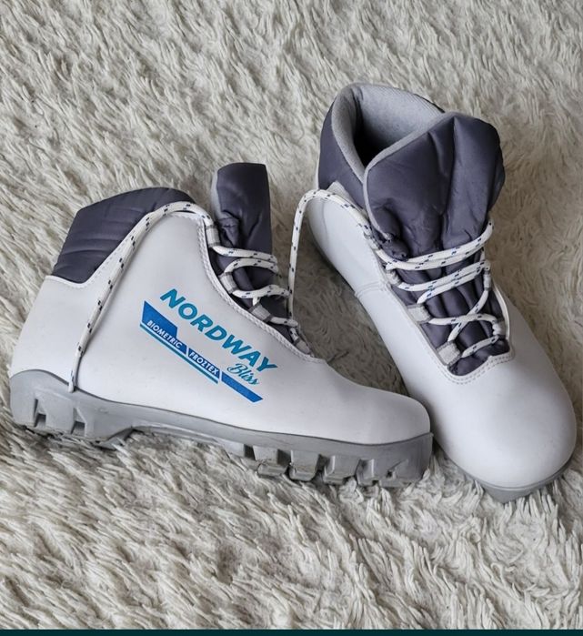 Ботинки лыжные продам