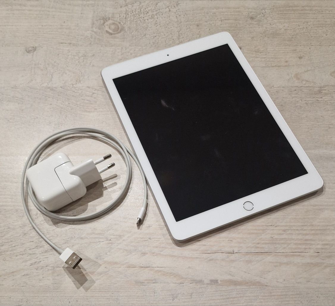Таблет ipad 6 - та генерация, 32gb и с писалка