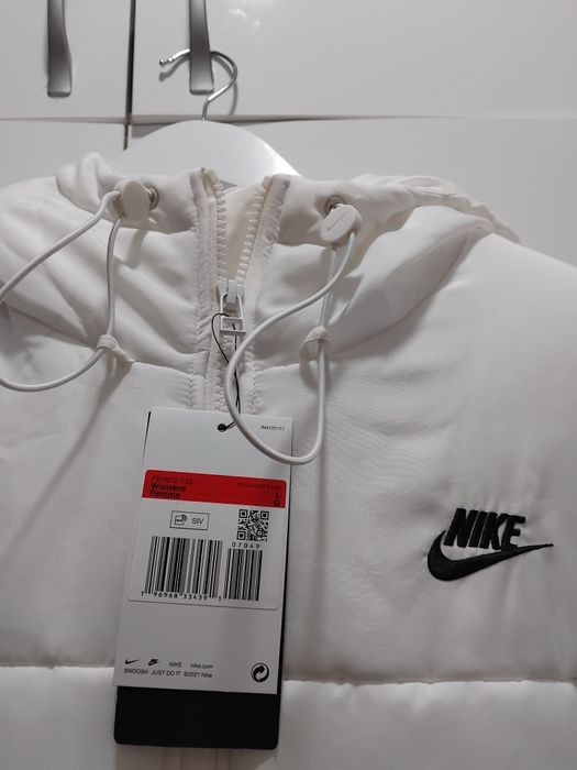 Дамско зимно яке Nike