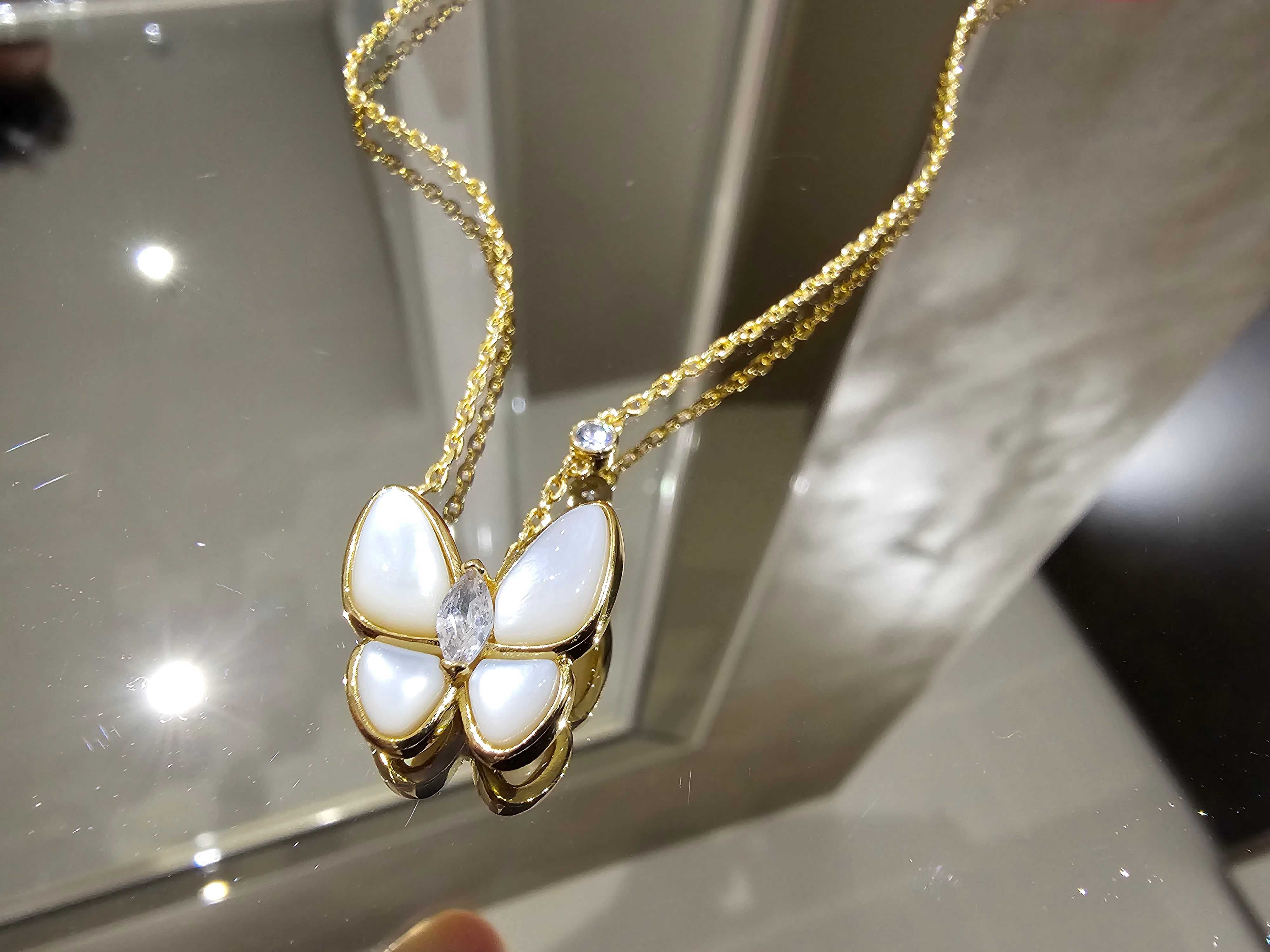 Van Cleef & Arpels VCA Gold Mother of Pearl Two Butterfly Дамско Колие