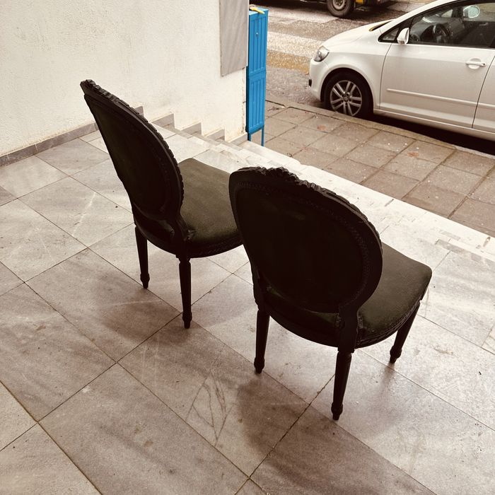 Уникални столове в стил Louis XVI с артистична тапицерия