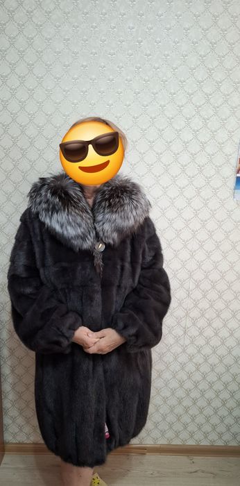 Шуба норковая . Красивая,  графит,средней длины