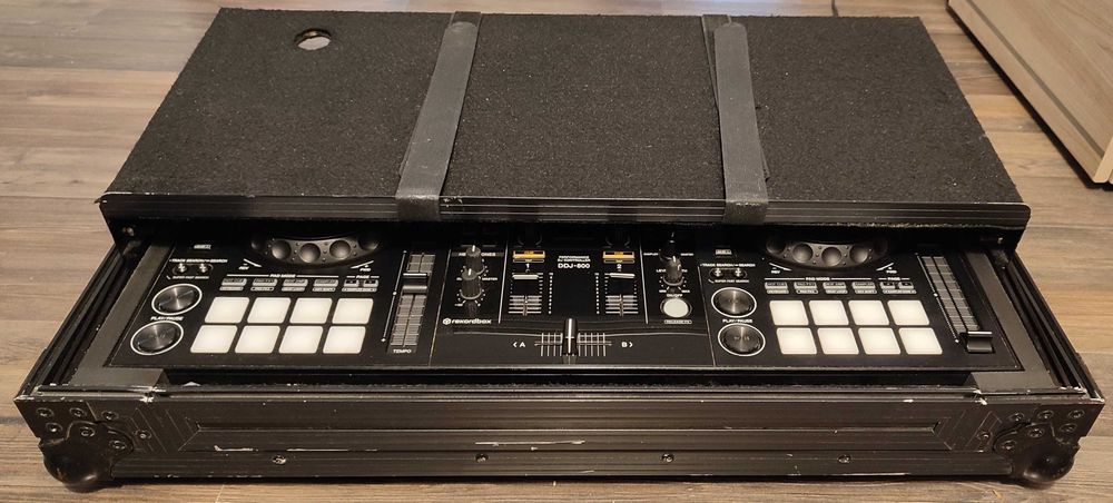 Consola Pioneer DDJ 800 + Case UDG