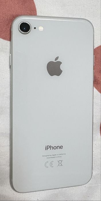Vând sau schimb iphone 8 128 GB