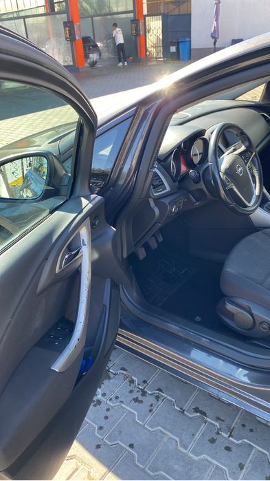 Vand Opel Astra J 2013 1.4 turbo 140cp