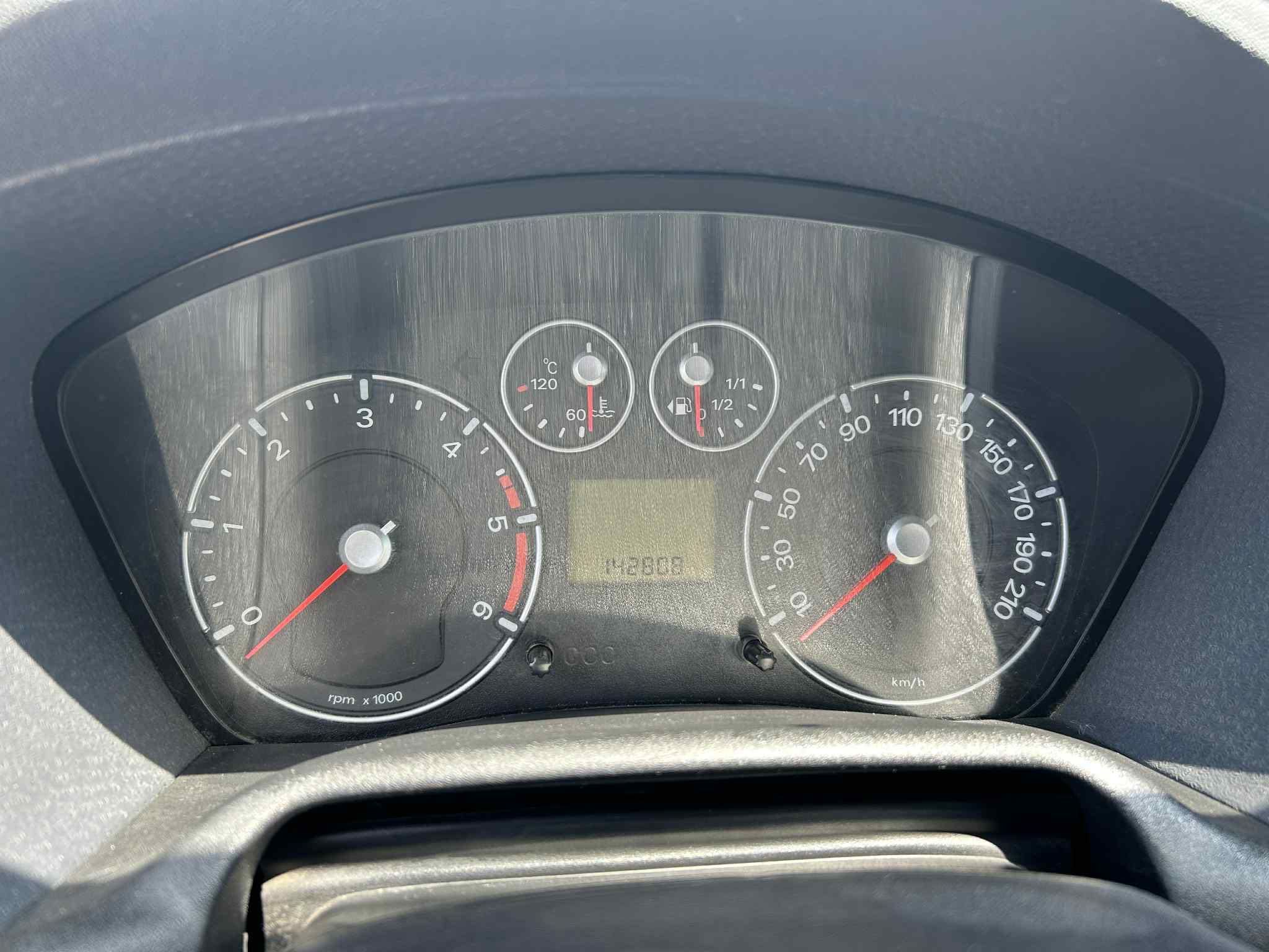 Vând Ford Fusion