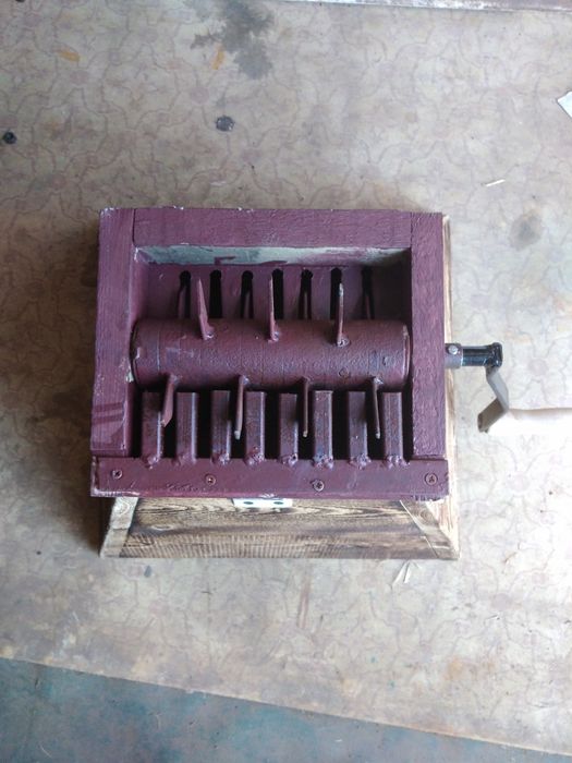 Tocător fructe din metal