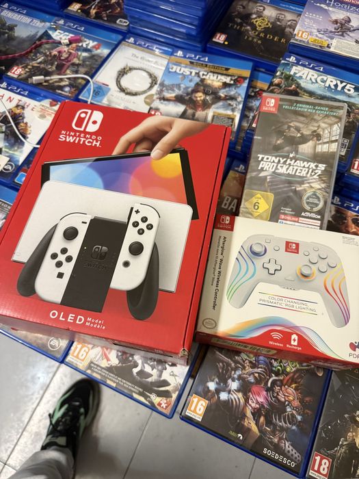 Nintendo Switch OLED nou sigilat + accesorii Nintendo și joc sigilat