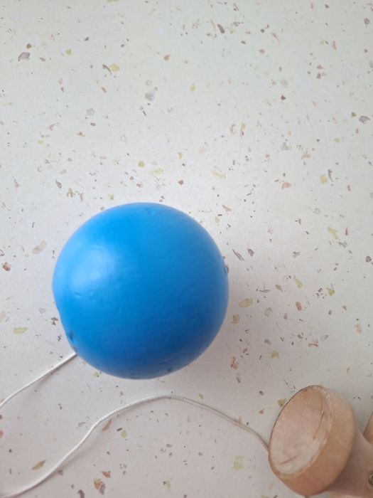 Kendama cu cupe mici