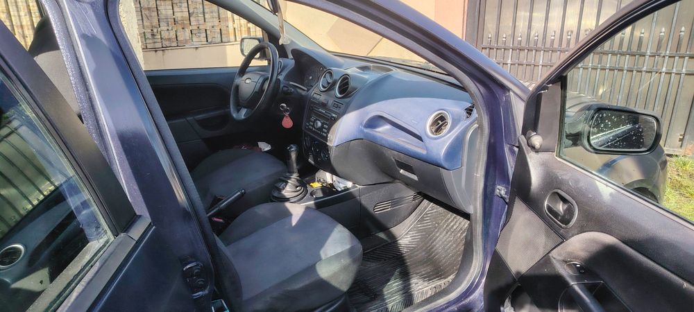 Vând Ford Fiesta