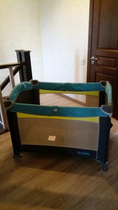 Манеж разборный + подарок большая машина