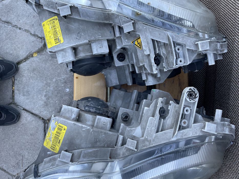 Оригинални фарове за мерцедес w203 с лупи ксенон оборудвани