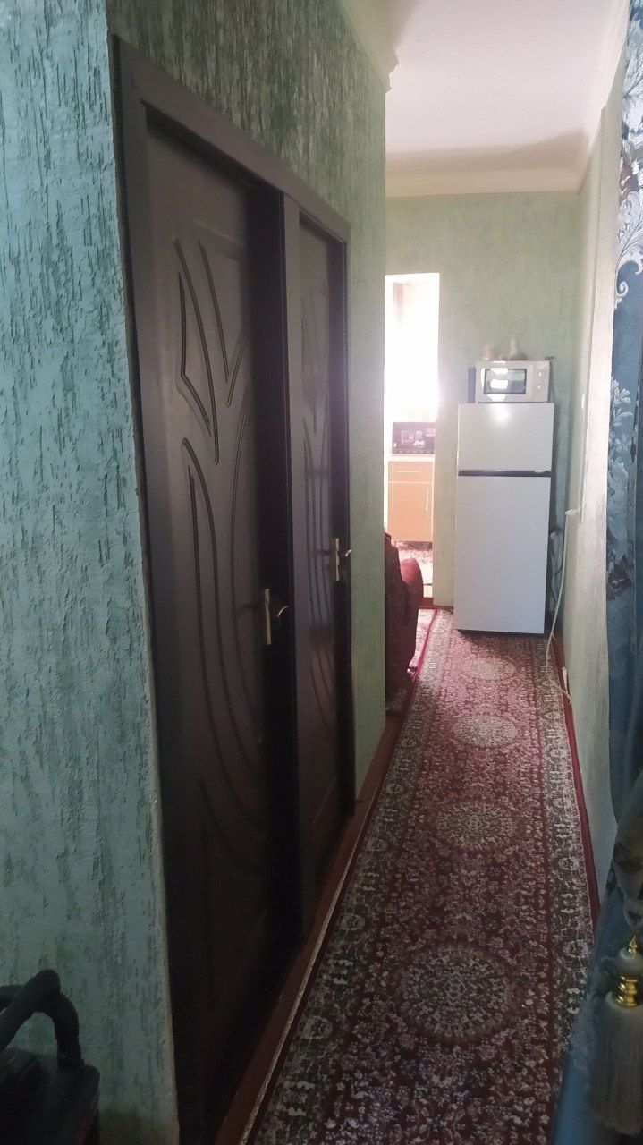 Dom yangiyo'l shaxar baxt mfy
3 xonali 1 - etaj 80 m² atapleni