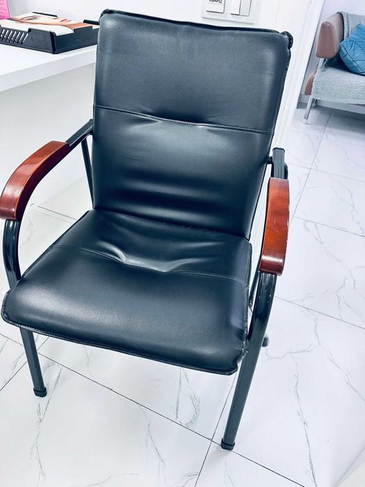 кресло  офисные 9 штук