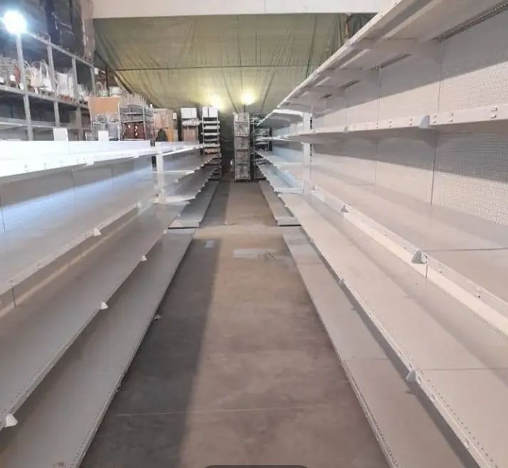 Vând rafturi de magazin ușile depozitarea mărfii avem orice dimensiune