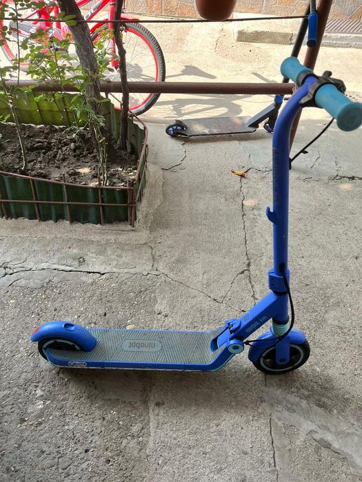 Vand trotineta electrica în stare foarte buna de funcționare