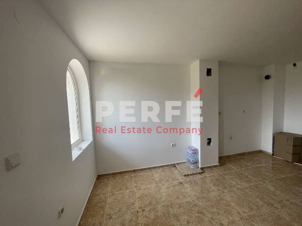 Продава се Двустаен апартамент в Бургас, Сарафово - 65 кв.м за 1260 €/кв.м - Снимка #2