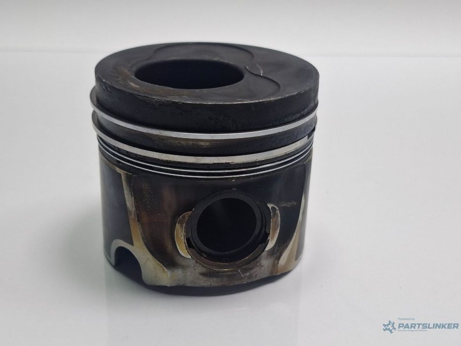 Piston 3/4 VOLKSWAGEN GOLF V 1K1 2003 - 2009 TDI BKC, BLS, BXE MAHLE 038107065LH