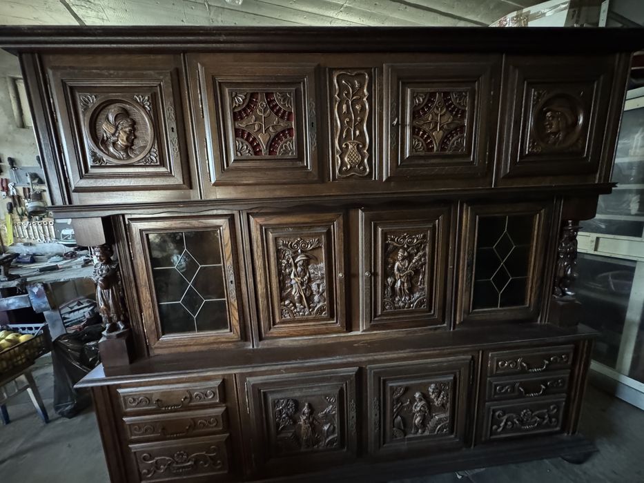 Mobilier vintage biblioteca, masa, ceas cu pendula vintaje