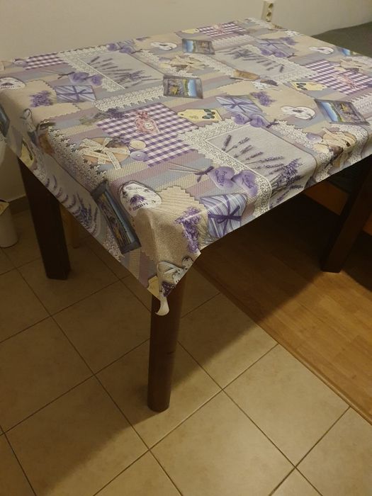 Vând masă din lemn furniruit 100 lei