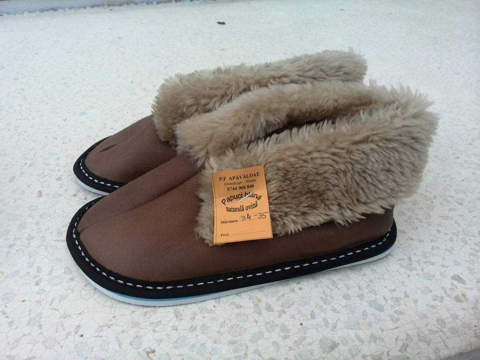 Botoși din blană naturală ovină