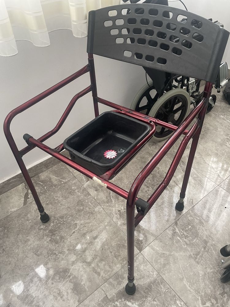 Cadru de toaleta pentru persoane cu mobilitate redusa
