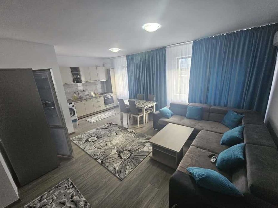 Vand apartament  3 camere ,totul nou