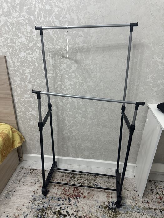 Стойка вешалка для дома.