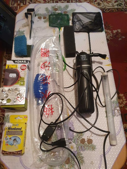 Vând acvariu 60l Aquael