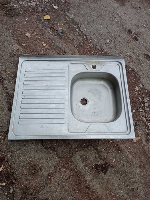 Продам раковину металлическую в хорошем состоянии