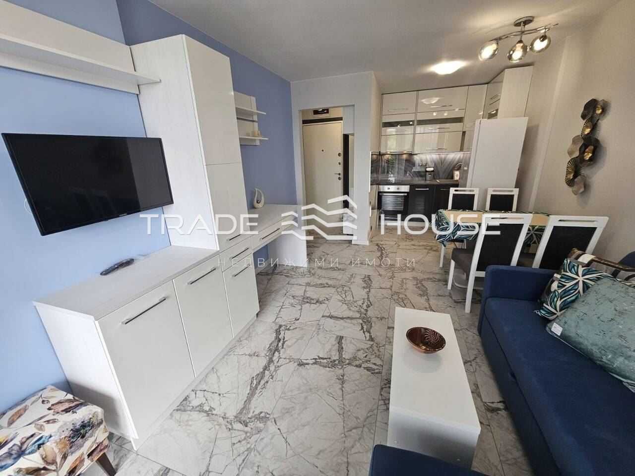 Дава се под наем Двустаен апартамент в Пловдив, Център - 76 кв.м за 680 € - Снимка #3