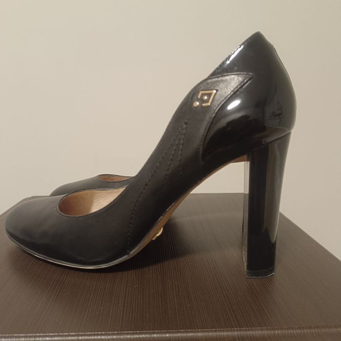 Туфли черные на каблуке