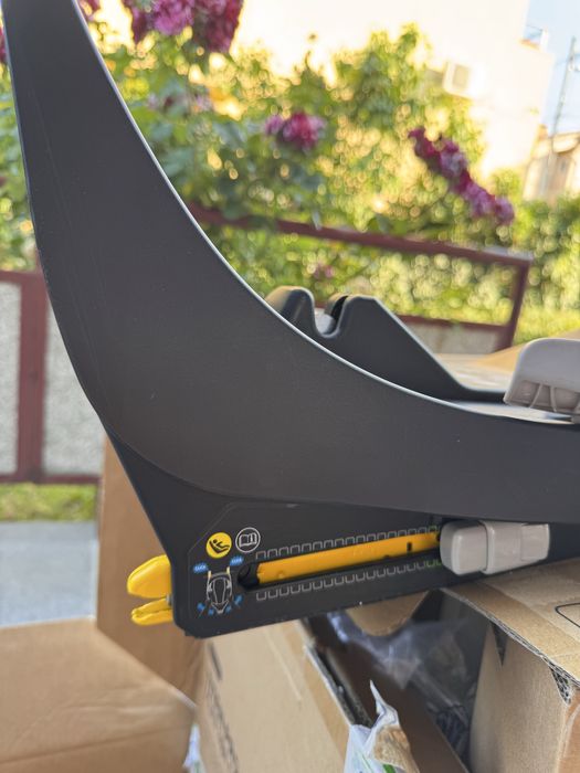 Столче за кола и база Maxi Cosi Family Fix 360 и Coral 360 ПЕРФЕКТНИ